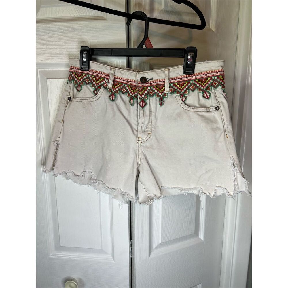 Free People Women's Embroidered Frayed Hem Denim Shorts Beige Size 29